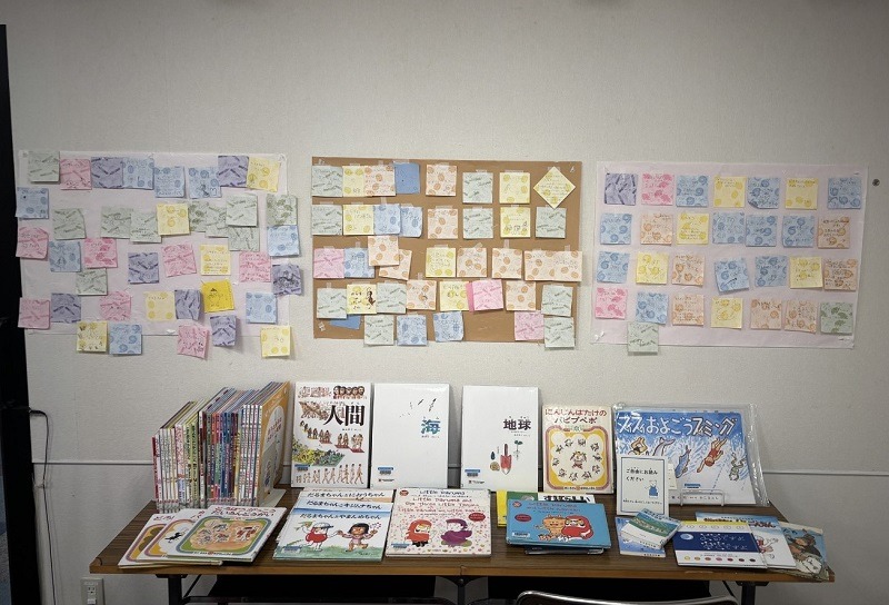 かこさとし作品展。本の展示と来場者からのメッセージ
